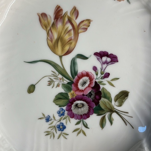 Royal Copenhagen Frijsenborg 910 leaf shaped dish - Picture 2 of 5